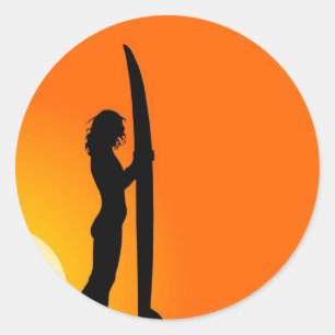 Sticker Rond Sunset Surfer Girl avec surf