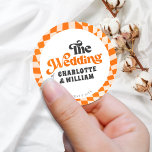 Sticker Rond Super Orange À damiers moderne Mariage rétro<br><div class="desc">Autocollant super orange À damiers moderne rétro Mariage classique rond</div>