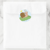 Sticker Rond Super Snail souriant sur sa feuille (Sac)
