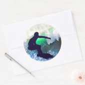 Sticker Rond Surfer dans Big Wave (Enveloppe)
