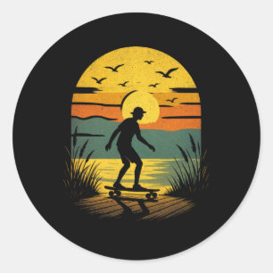 Sticker Rond Surfeur au coucher du soleil - Plage de surf rétro