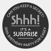 Sticker Rond Surprise fête d'anniversaire Shhh! Noir et blanc s (Devant)
