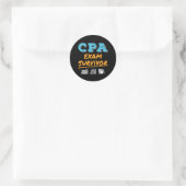 Sticker Rond Survivant de l'examen CPA (Sac)