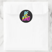 Sticker Rond T-shirt BE Kind (Sac)