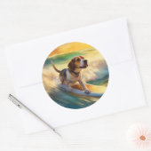 Sticker Rond Tableau de surf de plage beagle (Enveloppe)