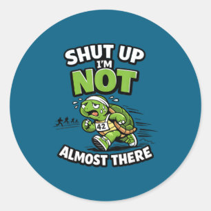 Sticker Rond Tais-toi, pas presque arrivé, motivation drôle de