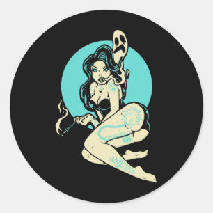 Sticker Rond Tatoué Goth Pin-up Girl Horror Ghost Moon Rockab