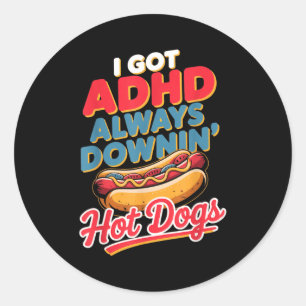 Sticker Rond Tdah toujours en train de manger des hot-dogs drôl