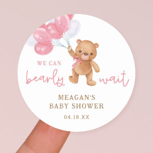 Sticker Rond Teddy Bear Girl Nous pouvons Bearly Wait Baby show