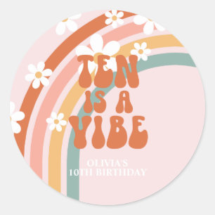 Sticker Rond Ten est un Vibe Retro arc-en-ciel 10e anniversaire