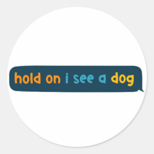 Sticker Rond tenir je vois un chien - Chien Distraction