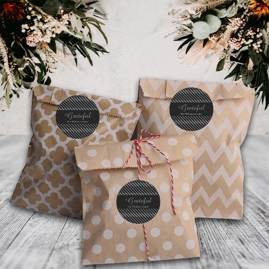 Sticker Rond Thanksgiving Grateful Black Grey Lignes Nom person