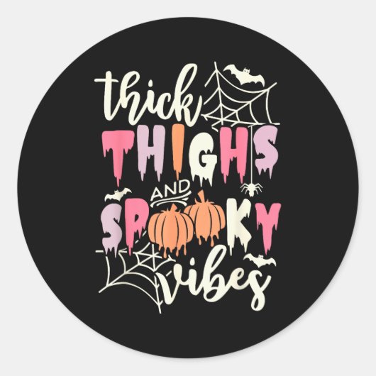 Sticker Rond Thick Thighs And Soky Vibes Retro Groovy Halloween (Devant)