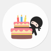 Sticker Rond Tiny Ninja Derrière le gâteau d'anniversaire (Devant)