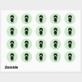Sticker Rond Tiny Ninja Holding Throwing Star sur Green (Feuille)