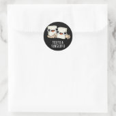 Sticker Rond Toefu Fingerfu Drôle Nourriture Tofu Pun Dark BG (Sac)