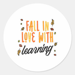 Sticker Rond Tomber Dans L'Amour Avec L'Apprentissage Mignonne