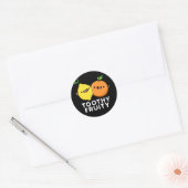 Sticker Rond Toothy Fruity Funny Fruit Pun Dark BG (Enveloppe)