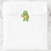 Sticker Rond Tortue buvant de la bière (Sac)