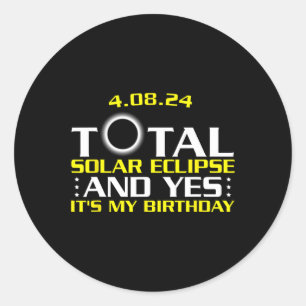 Sticker Rond Total Éclipse Solaire Et oui c'est mon anniversair