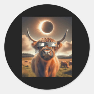 Sticker Rond Total Solaire Eclipse Highland Vache Portant des S