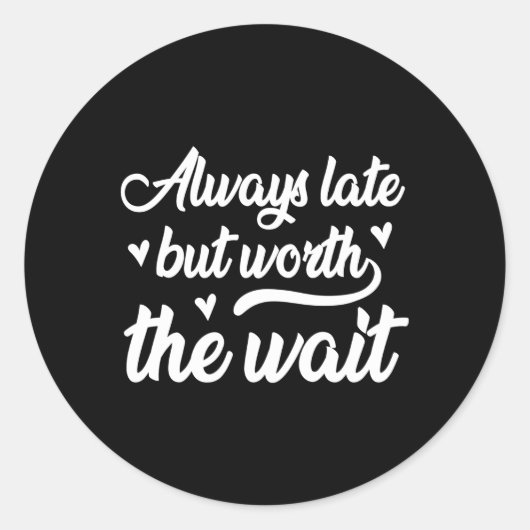 Sticker Rond Toujours En Retard Mais Vaut La Peine D'Attendre (Devant)
