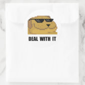 Sticker Rond Traiter Avec Elle (Sac)