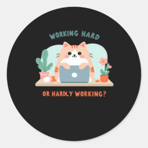 Sticker Rond Travailler Dur Ou À Peine Travailler Mème Drôle