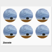 Sticker Rond Tree in an empty field (Feuille)