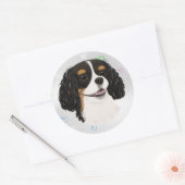 Sticker Rond Tri-Coloré Cavalier King Charles Spaniel (Enveloppe)