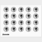 Sticker Rond Trick or Treat Witch on Broom avec chauves-souris  (Feuille)