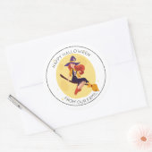 Sticker Rond Trick ou Treat Sassy Witch sur Broom Halloween (Enveloppe)