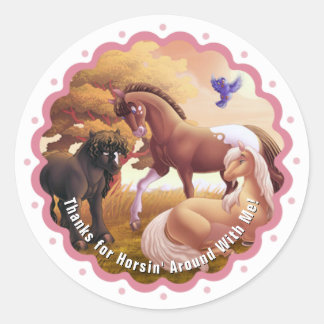 Sticker Rond Trois chevaux dans un pâturage