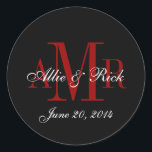 Sticker Rond Trois lettres Monogrammes Noms Mariage Faveur Étiq<br><div class="desc">Noms de monogrammes noirs et date de mariage Favoriser le design Étiquette par Elke Clarke ©2010. Customisez avec vos lettres monogrammes,  noms,  choix de police mariage et couleurs mariages.</div>