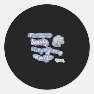Sticker Rond Trouver La Beauté Partout Où Nous Allons Trouver B