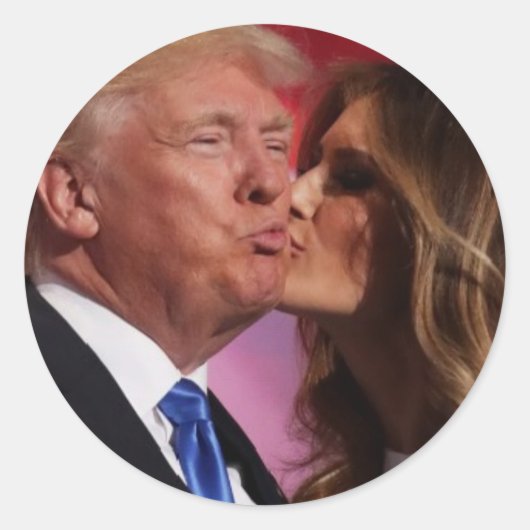 Sticker Rond Trump embrassé par la Melaïne (Devant)