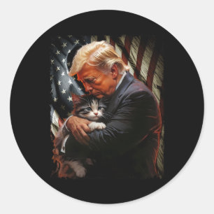 Sticker Rond Trump en train de serrer un chat orange dans ses b
