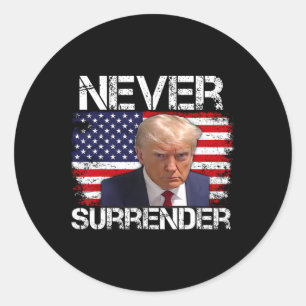 Sticker Rond Trump Mug Shot Never Surrender 2024