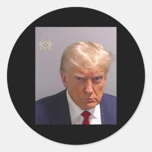 Sticker Rond Trump Mugshot Tee - Iconique Et Drôle