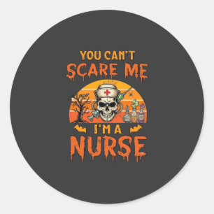 Sticker Rond Tu ne peux pas m'effrayer infirmière crâne seringu