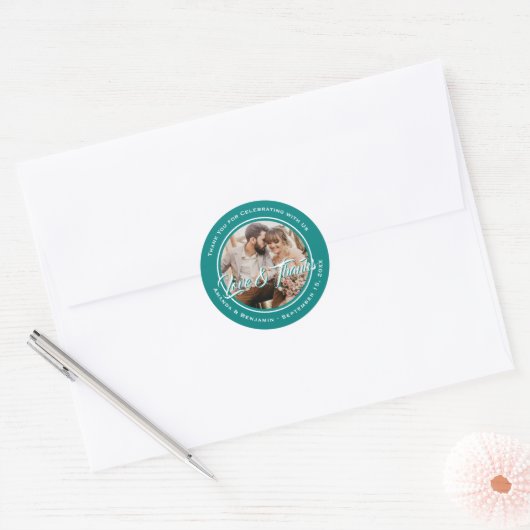 Sticker Rond Turquoise Modern Script Mariage Photo Favoriser (Enveloppe)