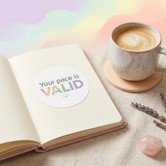 Sticker Rond Typographie d'affirmation neurodivergente minimali