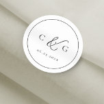 Sticker Rond Typographie simple et élégante Mariage moderne<br><div class="desc">Élégante typographie minimaliste noir et blanc avec script élégant et monogramme de couple,  simple et propre. Idéal pour la mariage minimaliste,  la mariage moderne et la mariage classique. Voir toutes les pièces correspondantes de la collection</div>