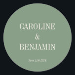 Sticker Rond Typographie simple et élégante Mariage vert élégan<br><div class="desc">Sobre classique stylé Typographie classique élégant Mariage vert élégant Classic Round Sticker</div>