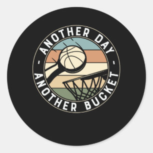 Sticker Rond Un autre jour, un autre seau Conception du baske
