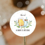 Sticker Rond Un bébé brasse des Baby showers Cheers Bouteilles<br><div class="desc">‹ Un beau Baby shower nostalgique et intemporel de marques de faveur (aussi utilisable comme Stickers, Cupcake Toppers, Envelope Seal, Merci Tag) avec des bières et bouteilles verdoyantes. Conçu pour correspondre à notre collection de thèmes de brassage. ► PERSONNALISEZ facilement ce design avec vos détails. ← Si vous avez besoin...</div>