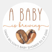 Sticker Rond Un Bébé Brasse Du Baby shower De Café (Devant)