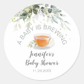 Sticker Rond Un bébé prépare le Baby shower Tea Party (Devant)