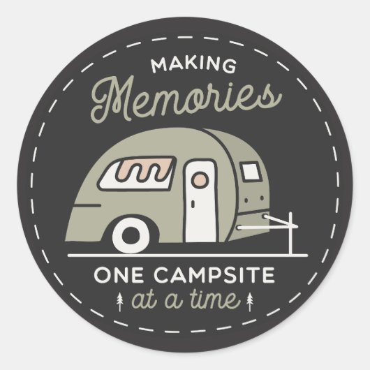 Sticker Rond Un camping à la fois (Devant)