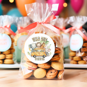 Sticker Rond Un garçon sauvage anniversaire animaux safari